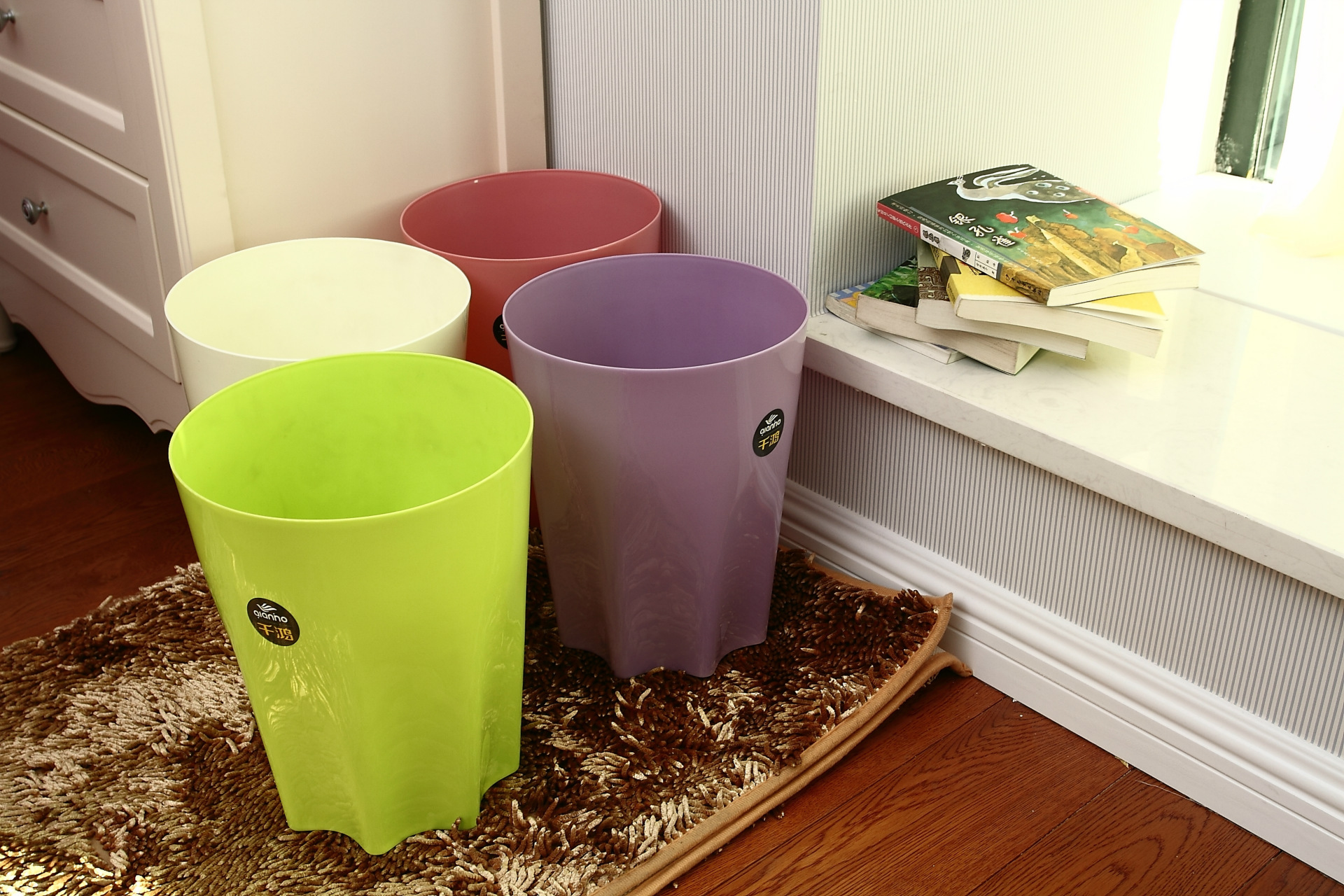 优雅高尚，现代简约——台州市千鸿家居用品垃圾桶赏析